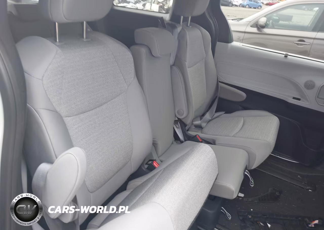 2025 Toyota Sienna Le VIN:5TDKSKFC1SS215984 - 8
