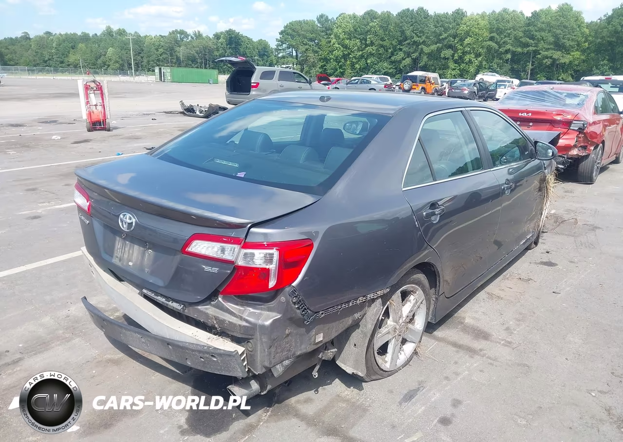2014 Toyota Camry Se VIN:4T1BF1FK5EU320562 - 4
