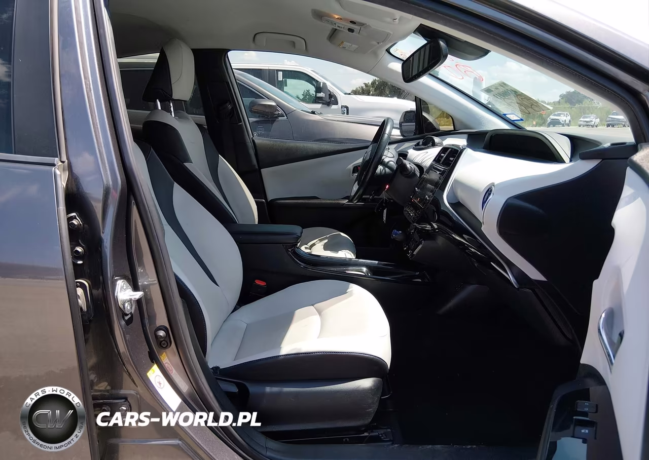 2016 Toyota Prius Four Touring VIN:JTDKARFU2G3516437 - 5