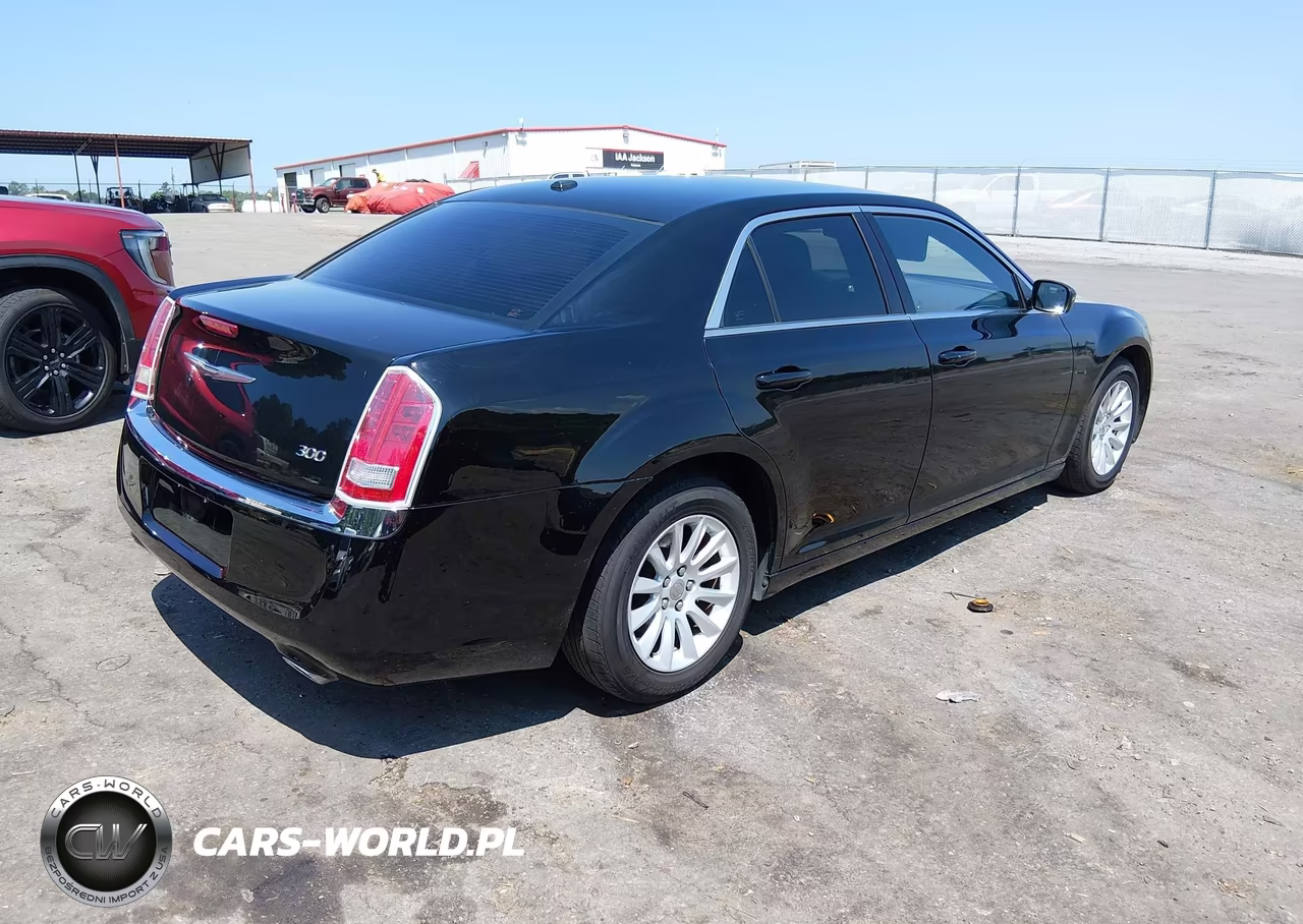 2014 Chrysler 300 VIN:2C3CCAAG6EH327192 - 4