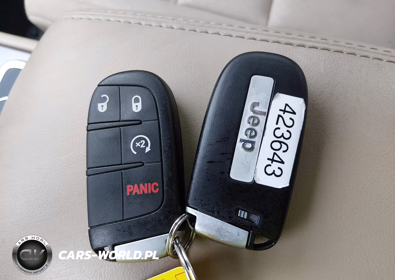 2019 Jeep Grand Cherokee Laredo E 4X4 VIN:1C4RJFAG3KC837040 - 11