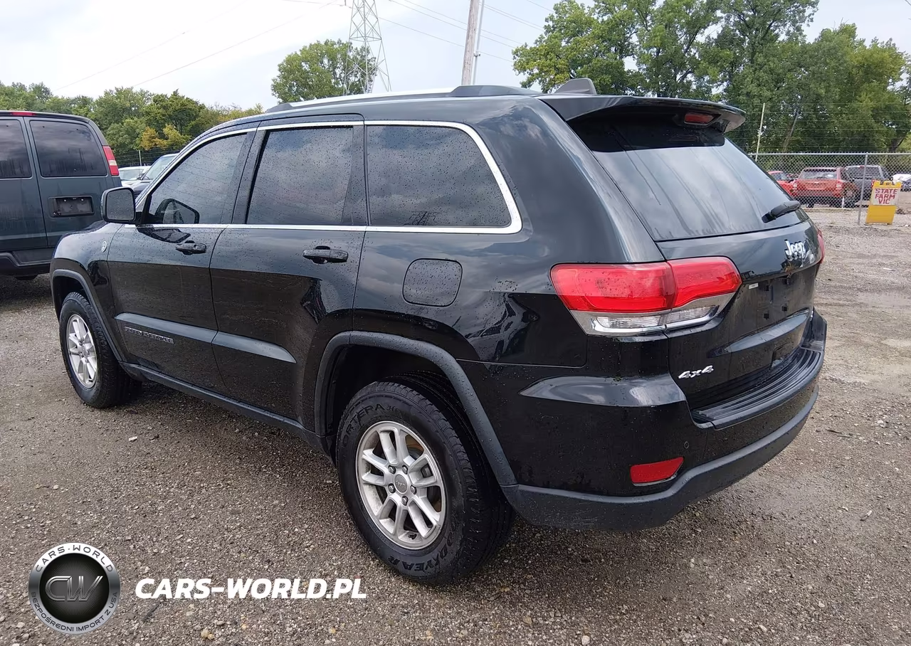 2019 Jeep Grand Cherokee Laredo E 4X4 VIN:1C4RJFAG3KC837040 - 3