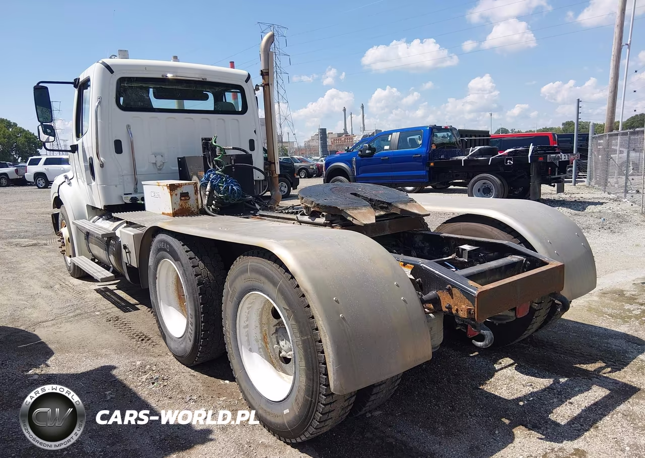 2013 Freightliner M2 112 Medium Duty VIN:1FUJC5DV6DHBY8895 - 3