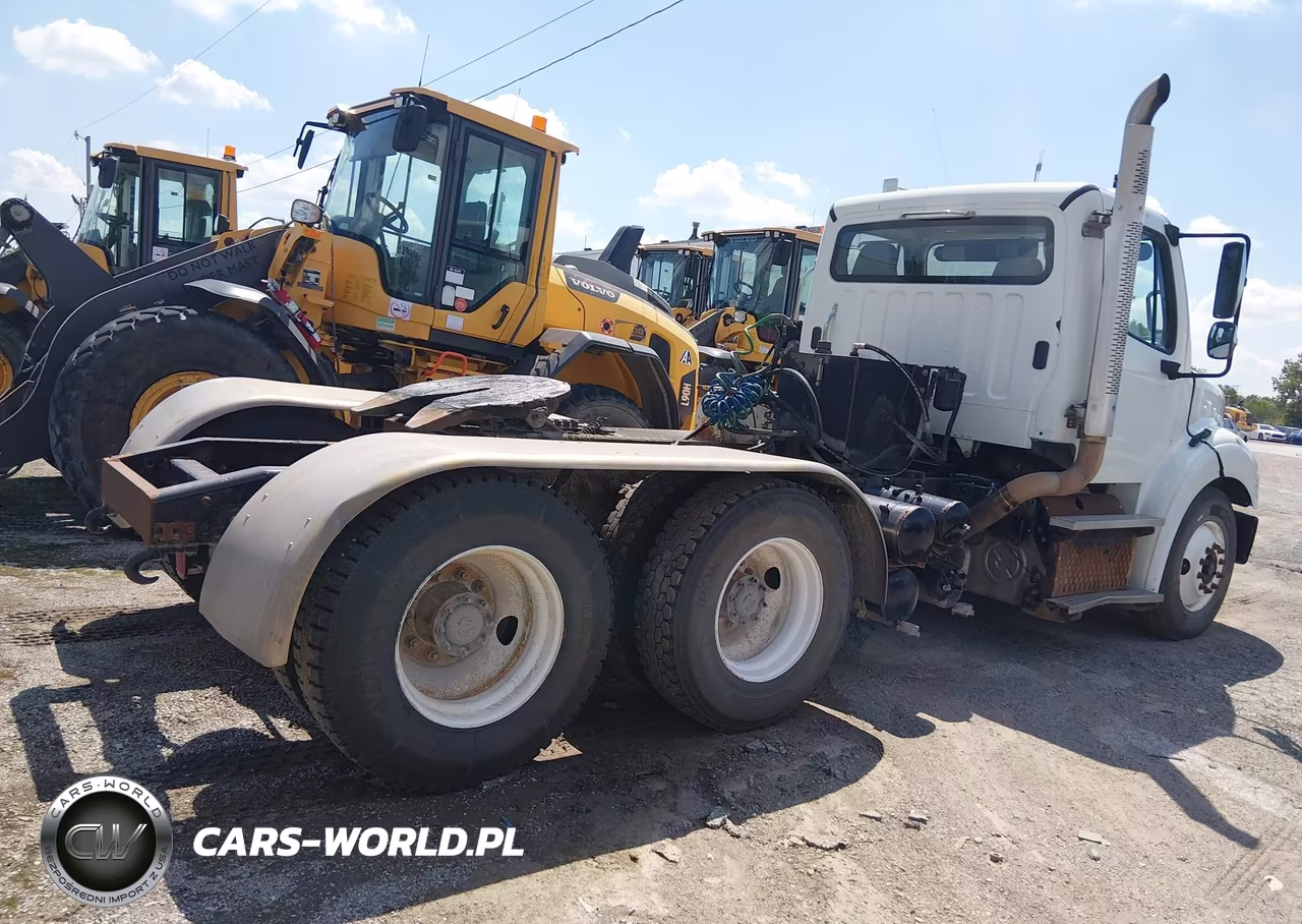 2013 Freightliner M2 112 Medium Duty VIN:1FUJC5DV6DHBY8895 - 4