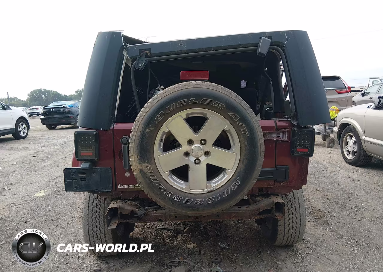 2008 Jeep Wrangler Unlimited Sahara VIN:1J4GA59138L644326 - 16