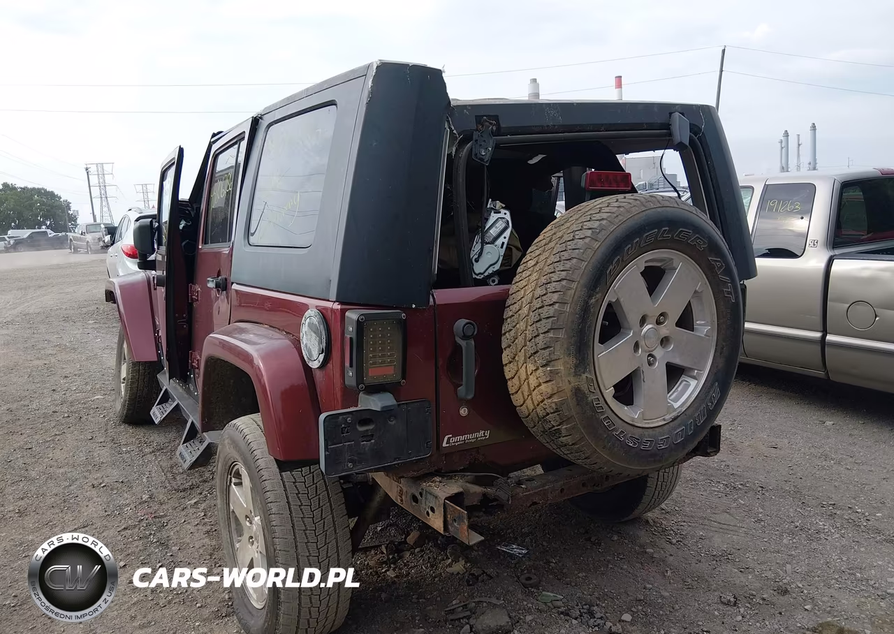 2008 Jeep Wrangler Unlimited Sahara VIN:1J4GA59138L644326 - 3