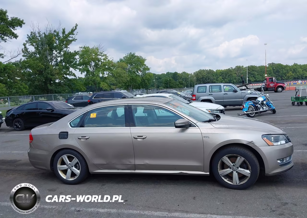 2015 Volkswagen Passat 1.8T Limited Edition VIN:1VWAT7A32FC110405 - 13