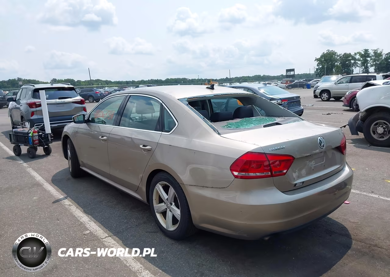 2015 Volkswagen Passat 1.8T Limited Edition VIN:1VWAT7A32FC110405 - 3