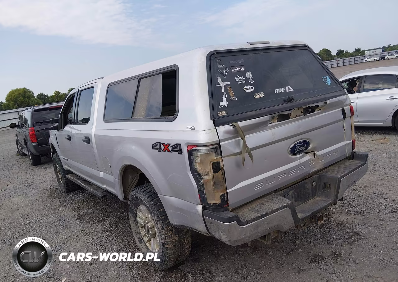 2018 Ford F-250 Xlt VIN:1FT7W2BT4JEC60700 - 3