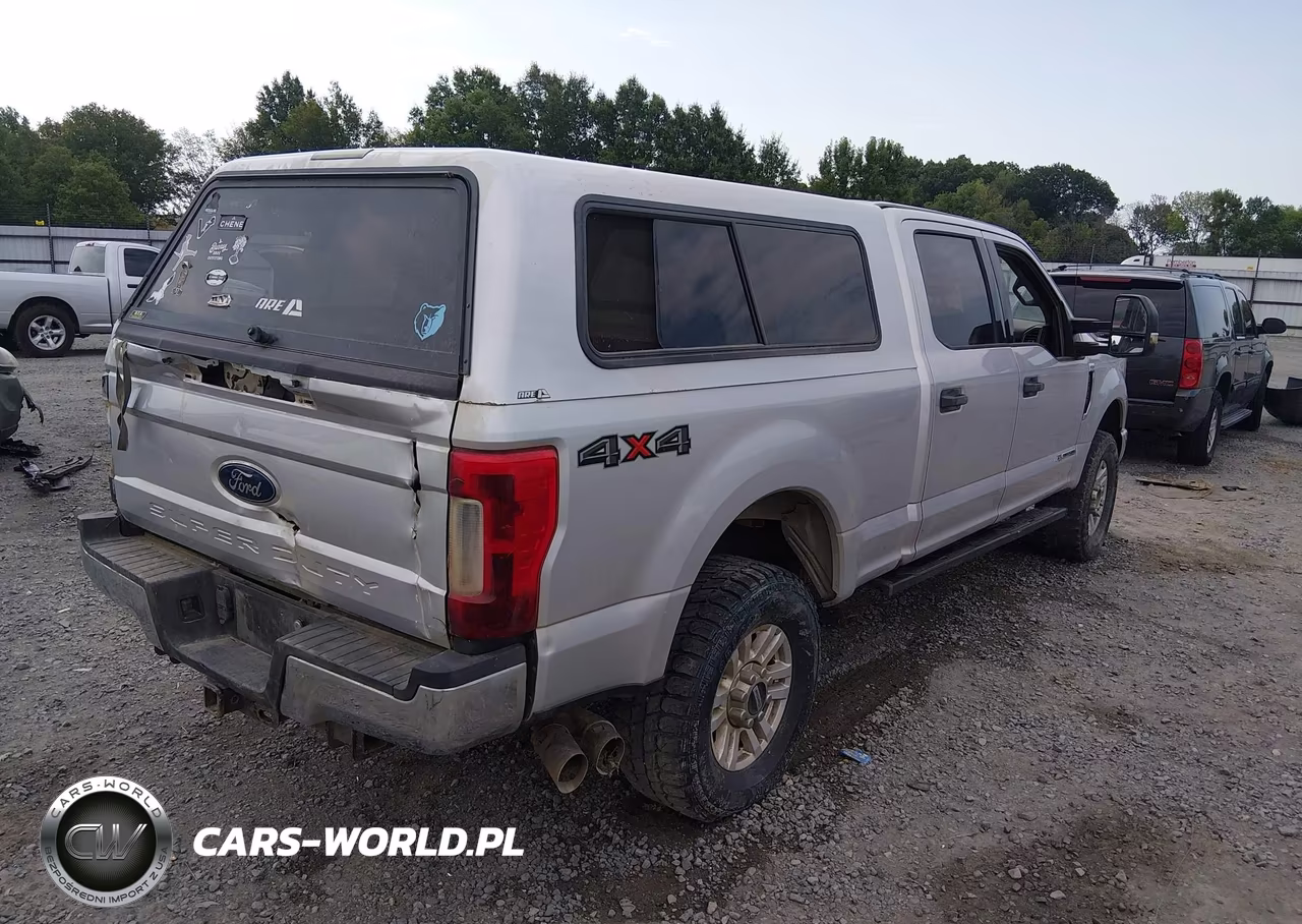 2018 Ford F-250 Xlt VIN:1FT7W2BT4JEC60700 - 4