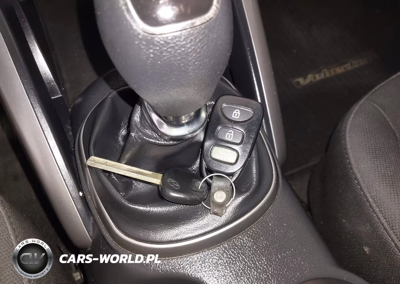 2013 Hyundai Veloster Base W-Black VIN:KMHTC6AD7DU155437 - 11