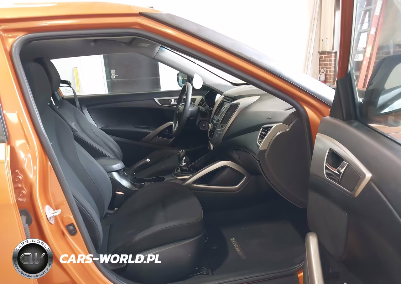 2013 Hyundai Veloster Base W-Black VIN:KMHTC6AD7DU155437 - 5