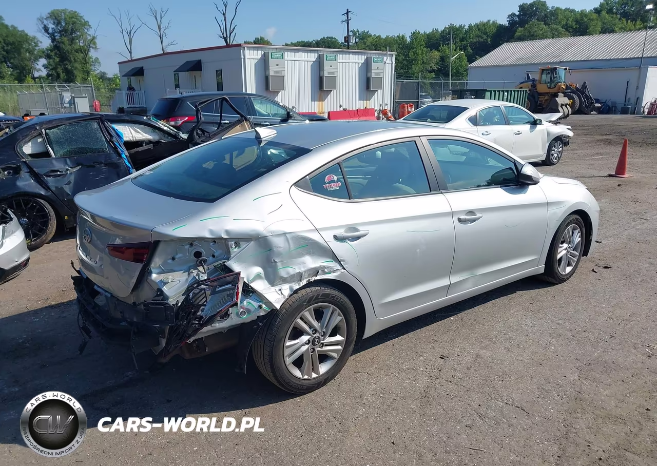 2019 Hyundai Elantra Sel VIN:5NPD84LF8KH404560 - 4