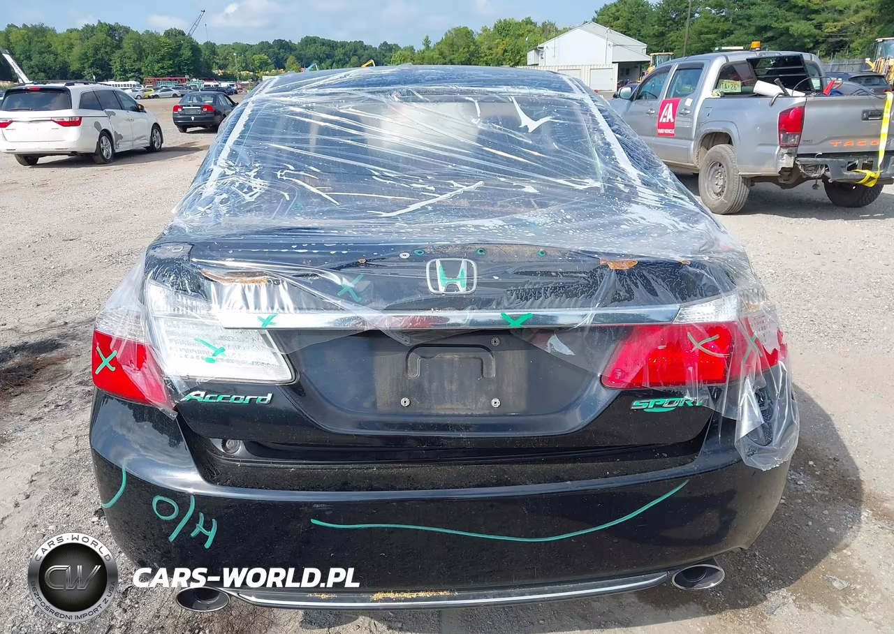 2015 Honda Accord Sport VIN:1HGCR2E51FA205723 - 17