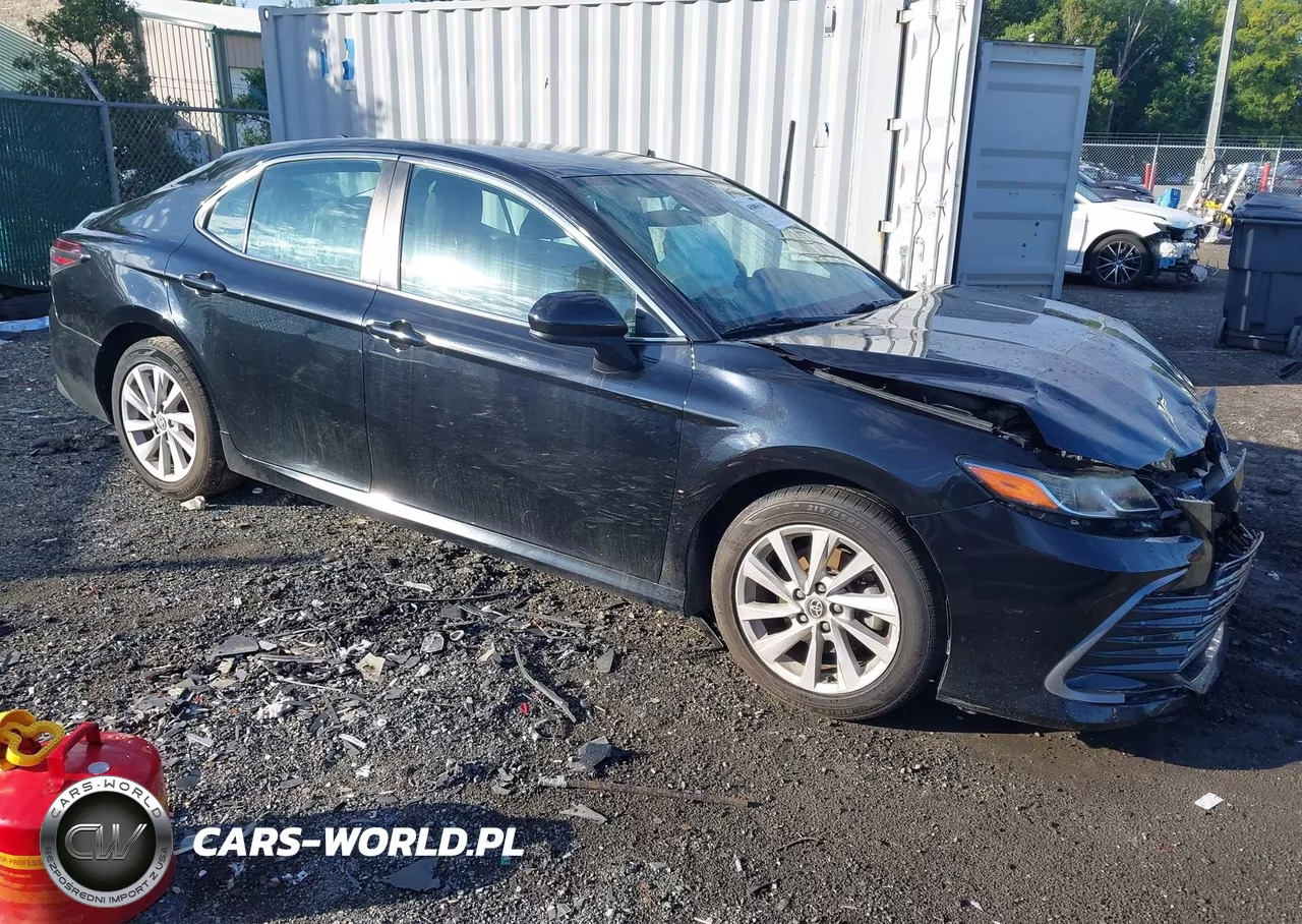2022 Toyota Camry Le – zdjęcie 1 z 16