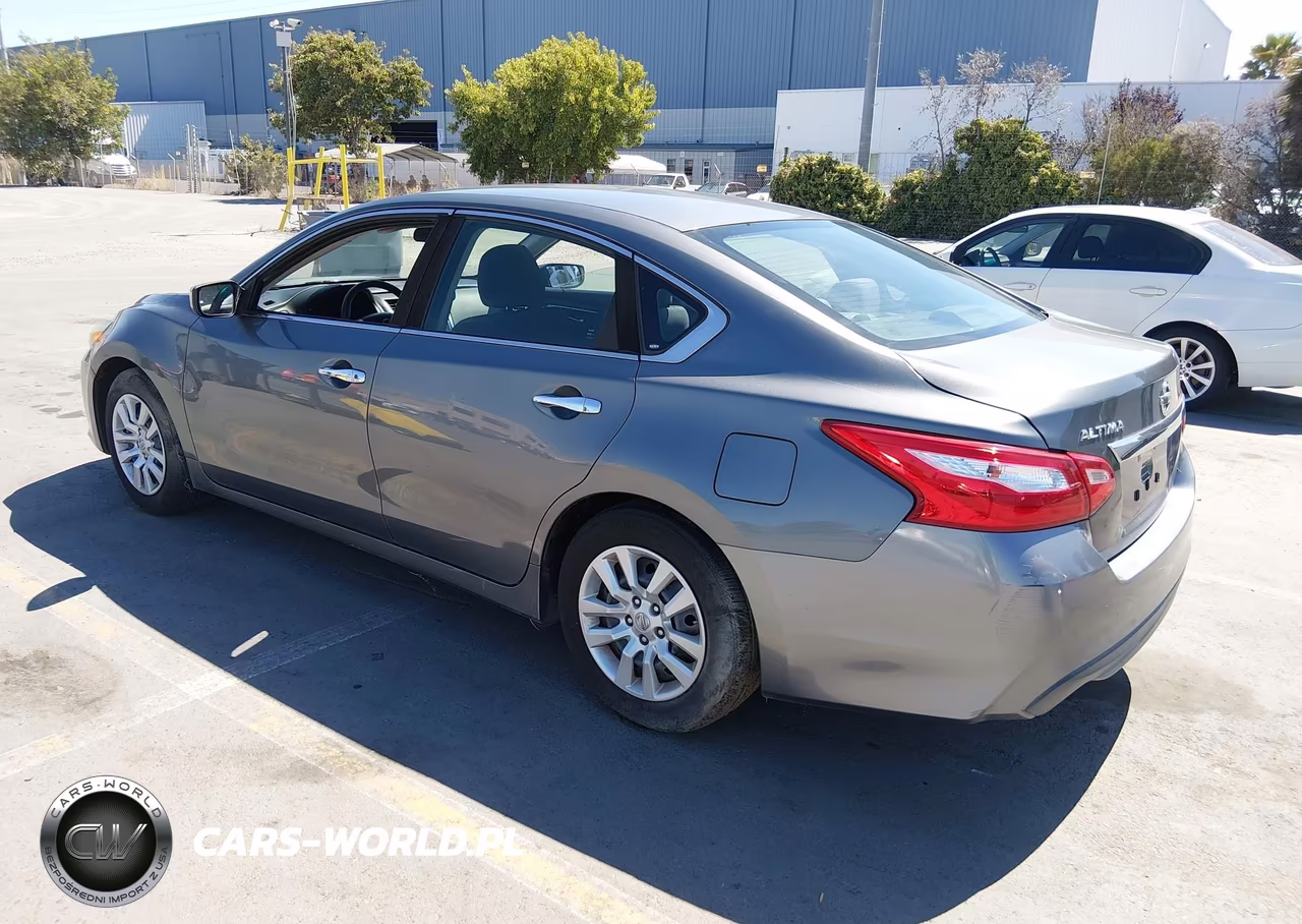 2017 Nissan Altima 2.5 S VIN:1N4AL3AP0HN330024 - 3