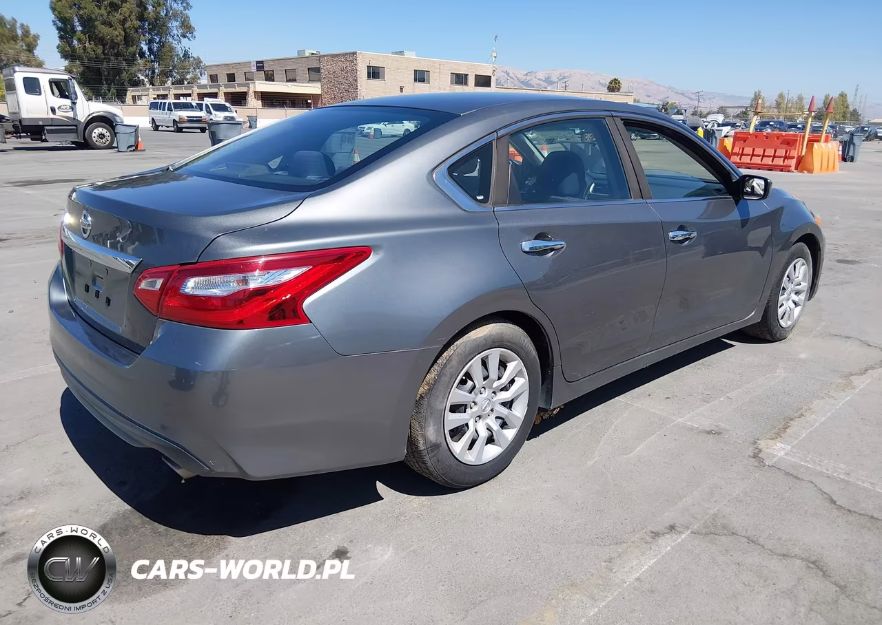 2017 Nissan Altima 2.5 S VIN:1N4AL3AP0HN330024 - 4