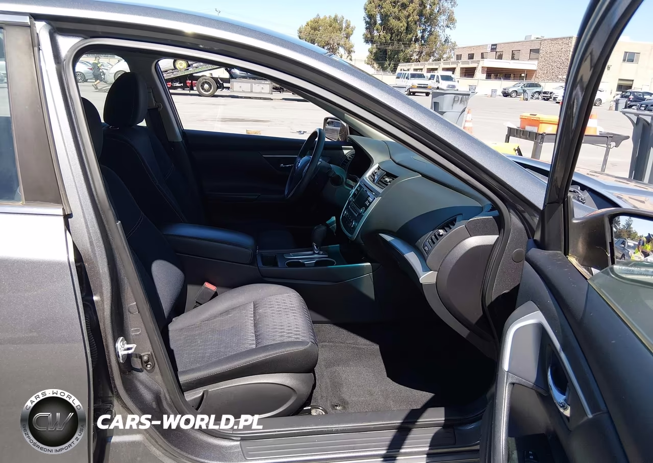 2017 Nissan Altima 2.5 S VIN:1N4AL3AP0HN330024 - 5