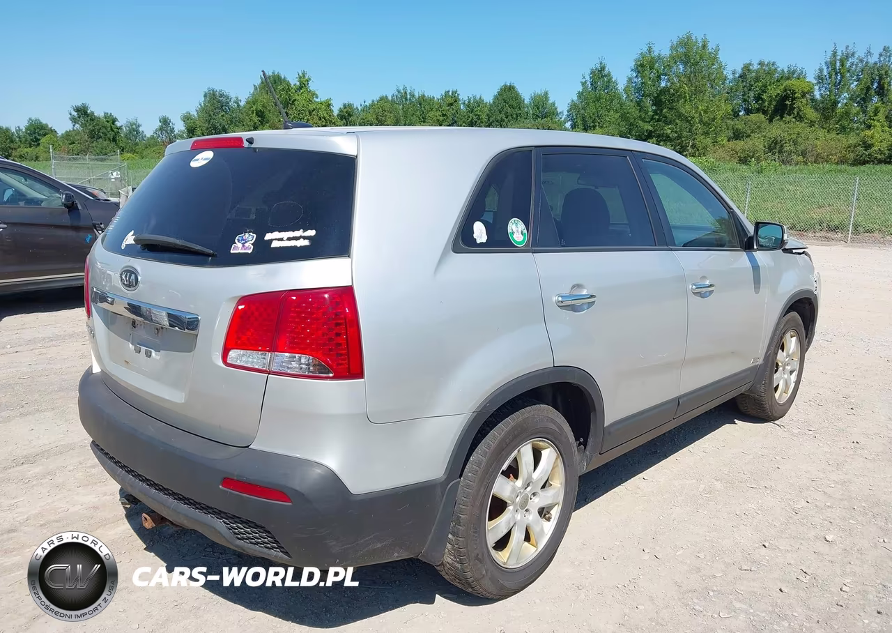 2013 Kia Sorento Lx VIN:5XYKTCA61DG409077 - 4