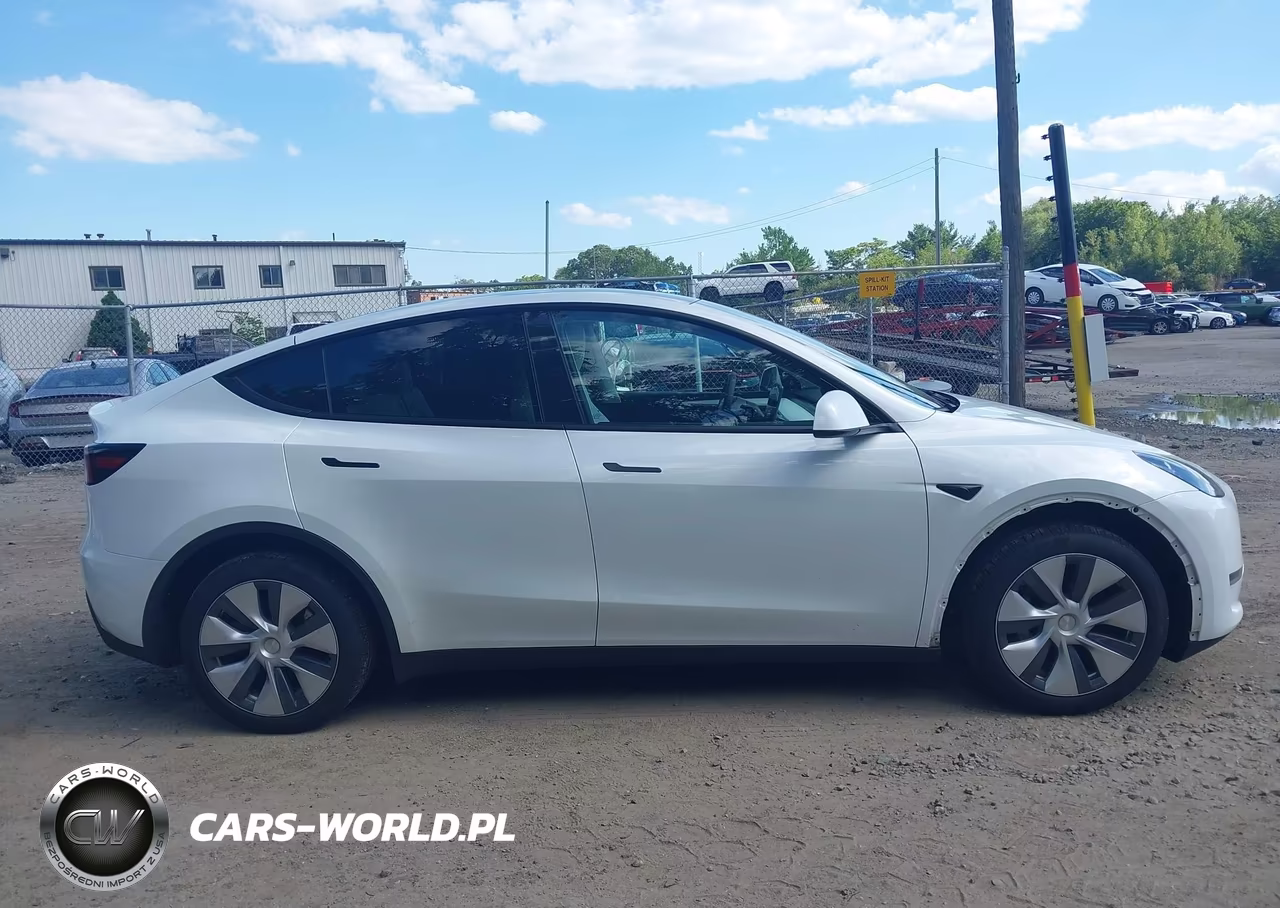 2024 Tesla Model Y Long Range Dual Motor All-Wheel Drive VIN:7SAYGDEE3RA220077 - 14
