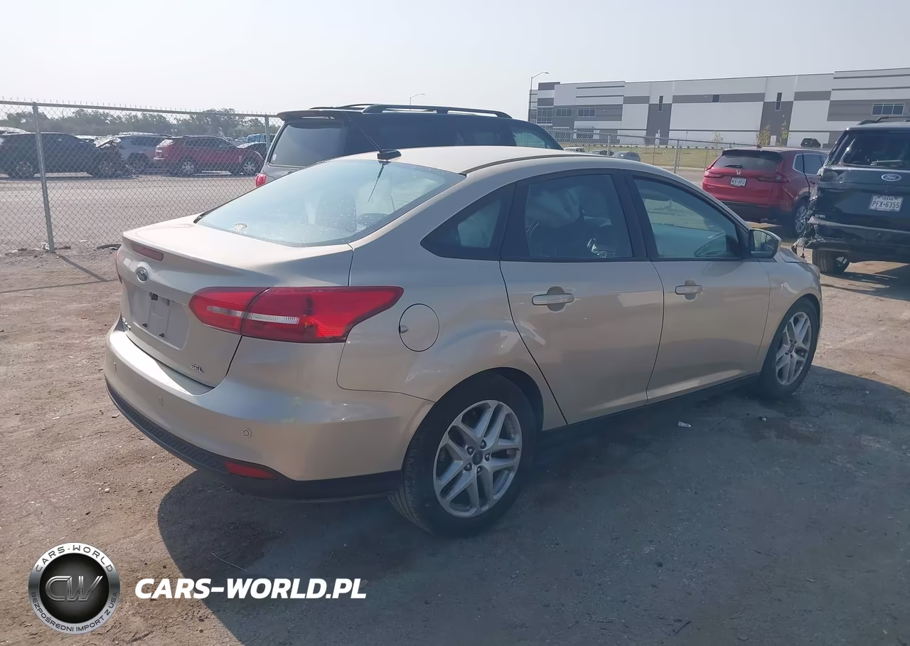 2018 Ford Focus Sel VIN:1FADP3H21JL216630 - 4