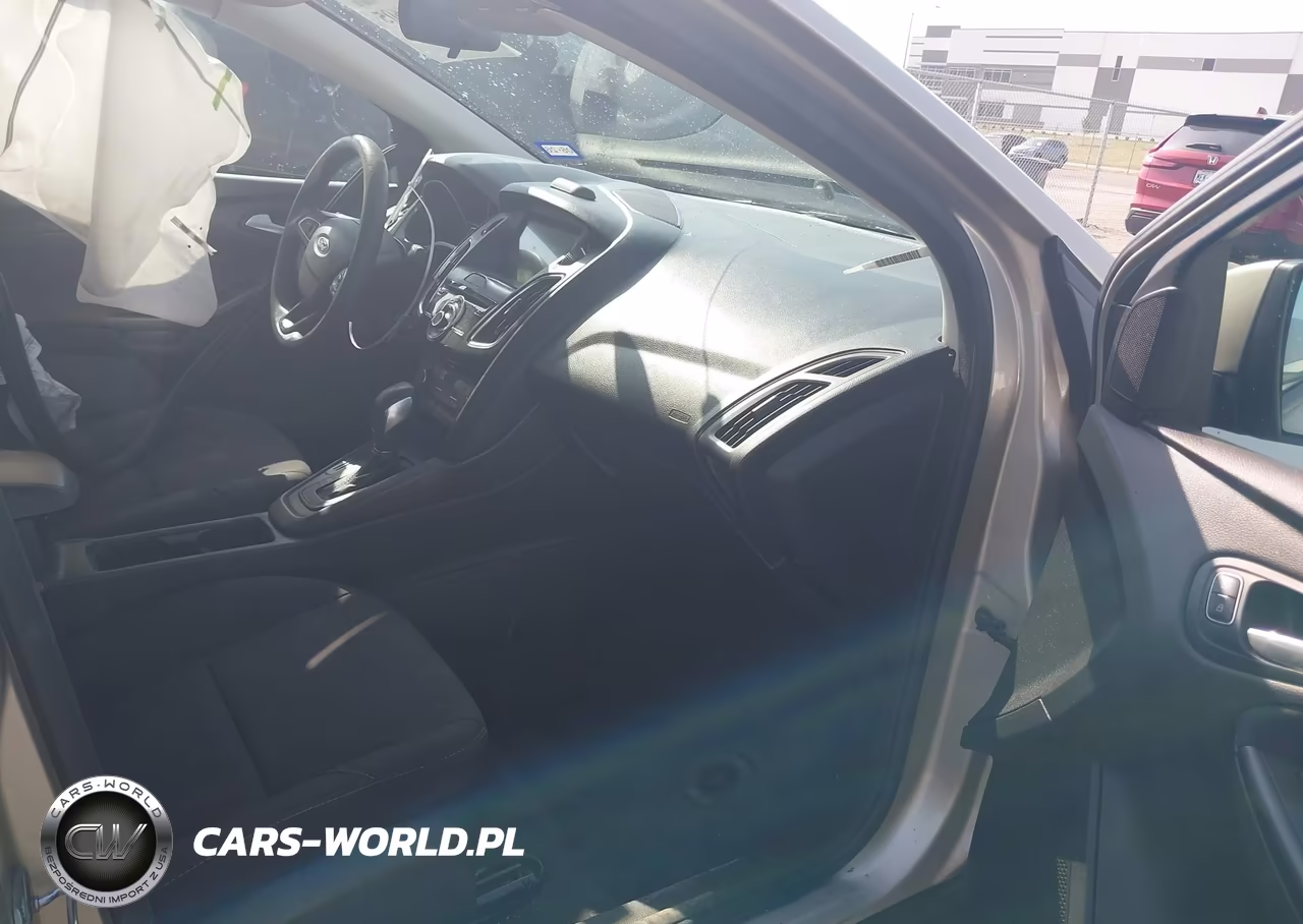 2018 Ford Focus Sel VIN:1FADP3H21JL216630 - 5