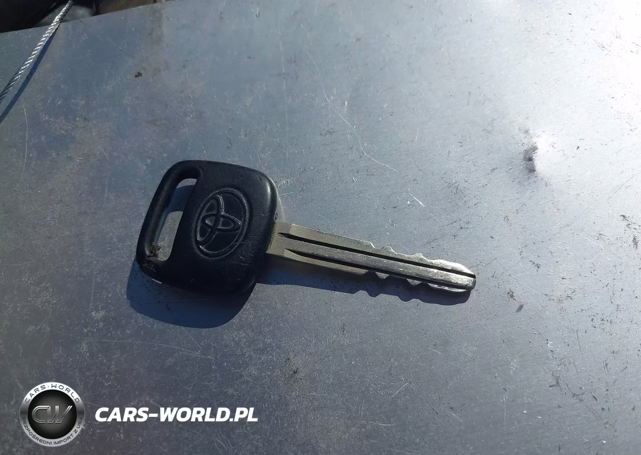 2000 Toyota Camry Le VIN:JT2BG22K9Y0489162 - 11