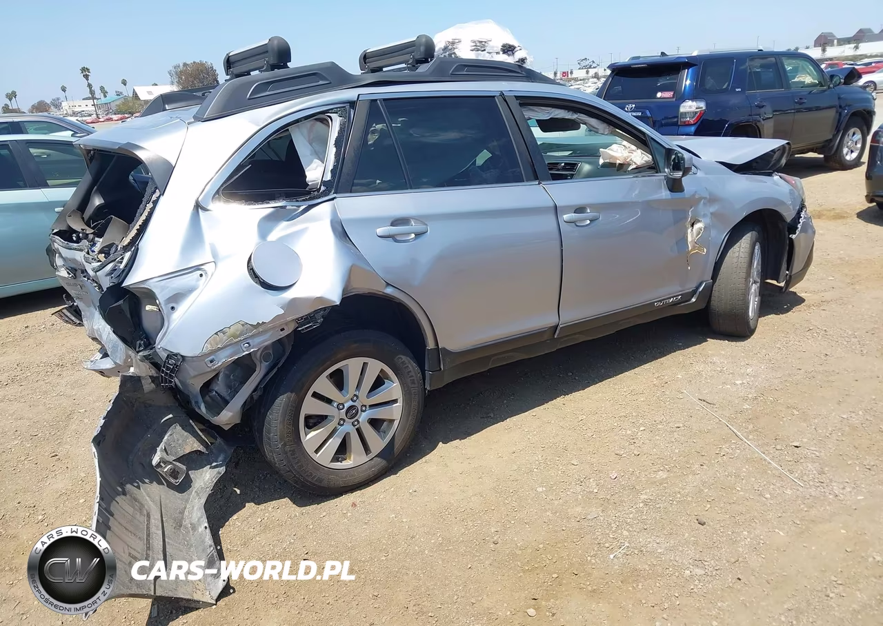 2018 Subaru Outback 2.5I Premium VIN:4S4BSACC5J3392547 - 4
