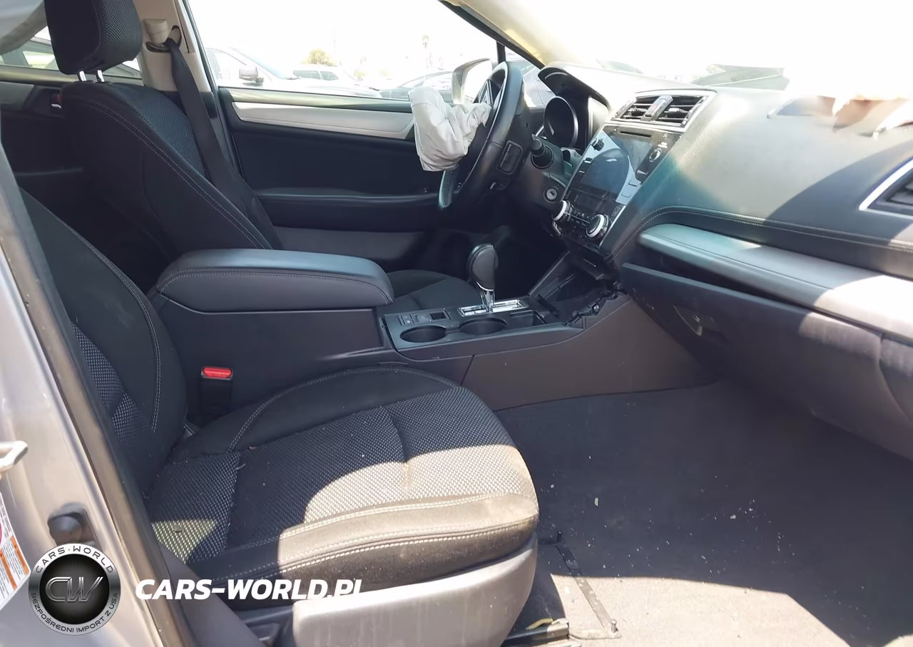 2018 Subaru Outback 2.5I Premium VIN:4S4BSACC5J3392547 - 5