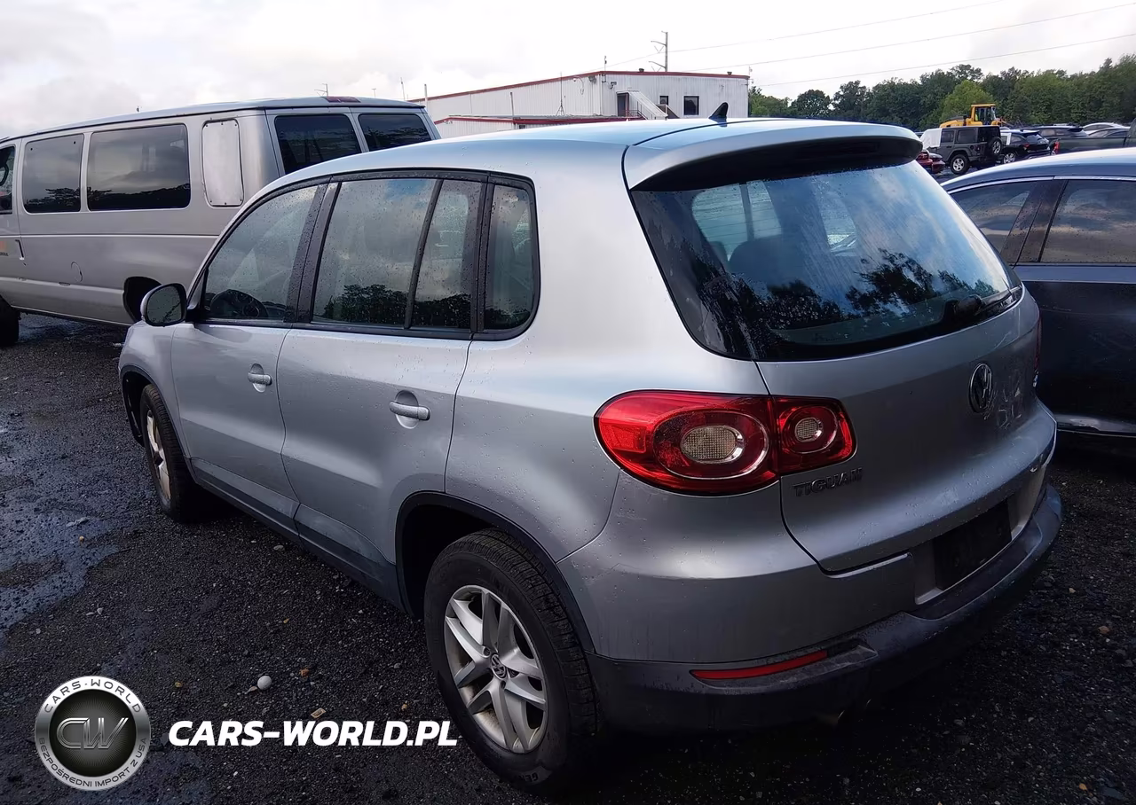 2011 Volkswagen Tiguan S VIN:WVGAV7AXXBW558590 - 3