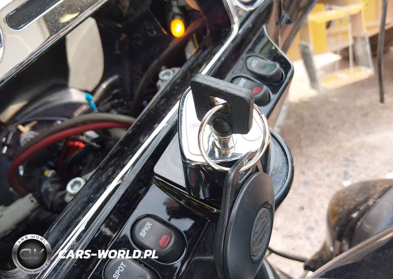 2010 Harley-Davidson Flhtcu VIN:1HD1FC413AB660464 - 11