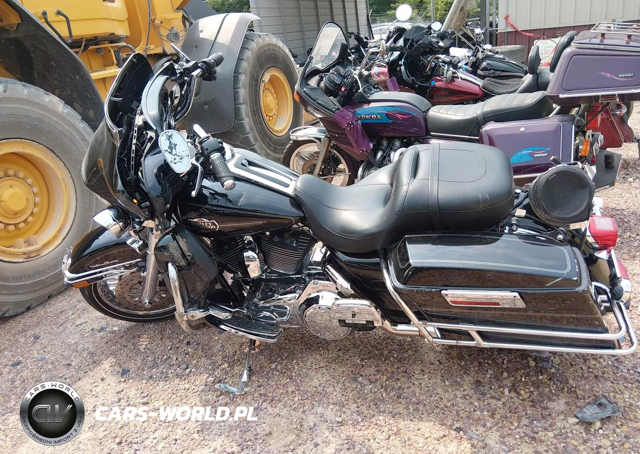 2010 Harley-Davidson Flhtcu VIN:1HD1FC413AB660464 - 13
