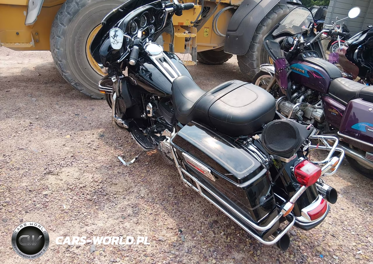 2010 Harley-Davidson Flhtcu VIN:1HD1FC413AB660464 - 3