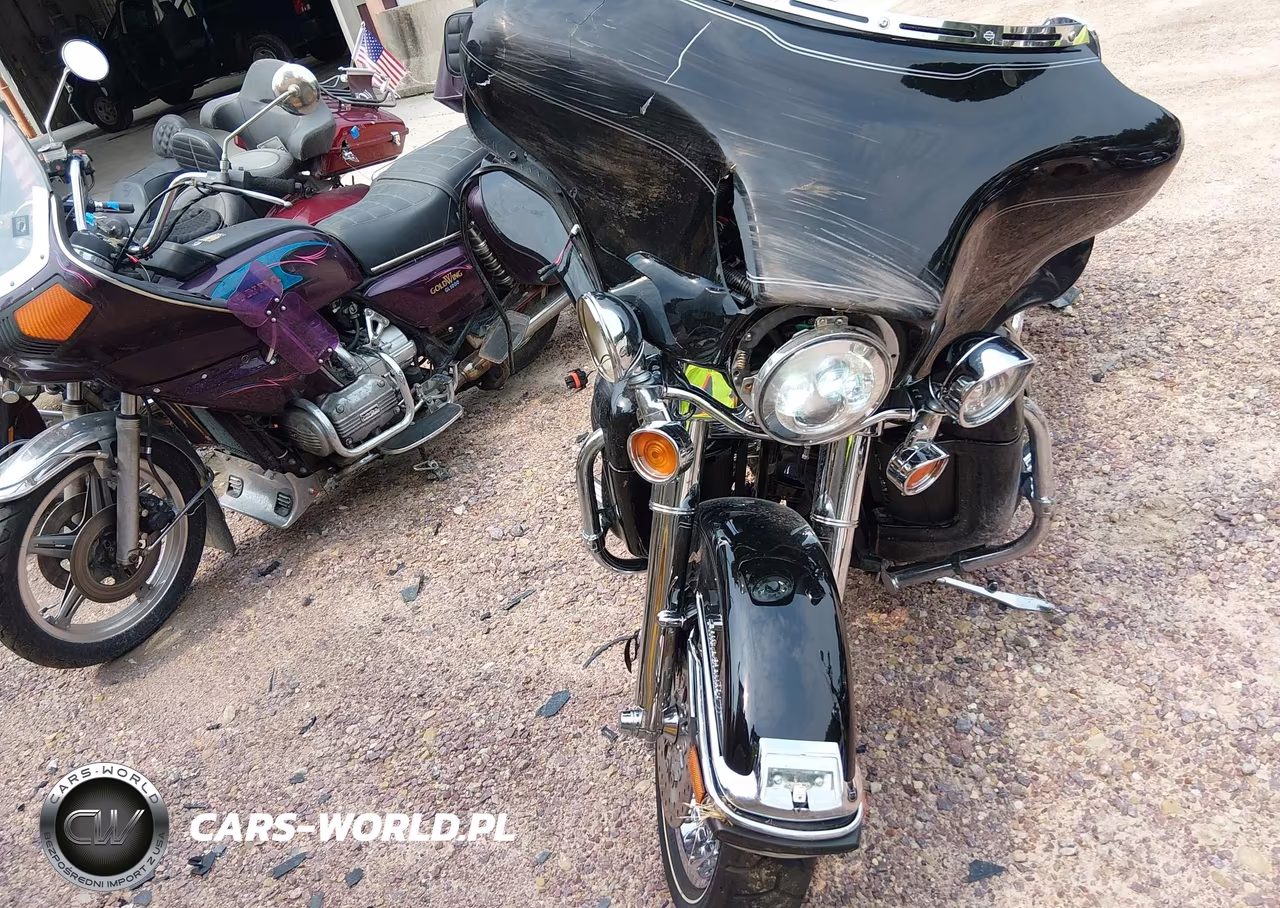 2010 Harley-Davidson Flhtcu VIN:1HD1FC413AB660464 - 5