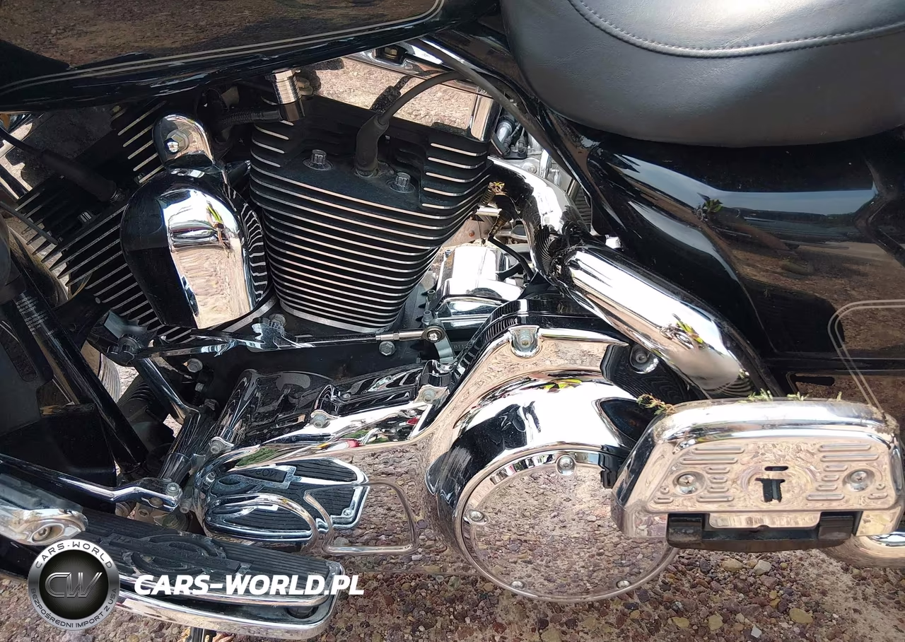2010 Harley-Davidson Flhtcu VIN:1HD1FC413AB660464 - 9
