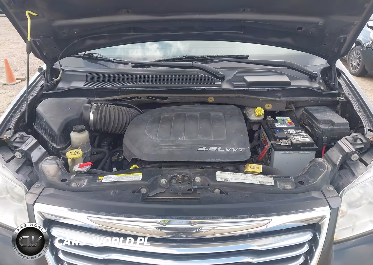 2011 Chrysler Town & Country Touring-L VIN:2A4RR8DG5BR713093 - 10