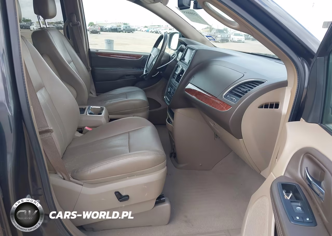 2011 Chrysler Town & Country Touring-L VIN:2A4RR8DG5BR713093 - 5