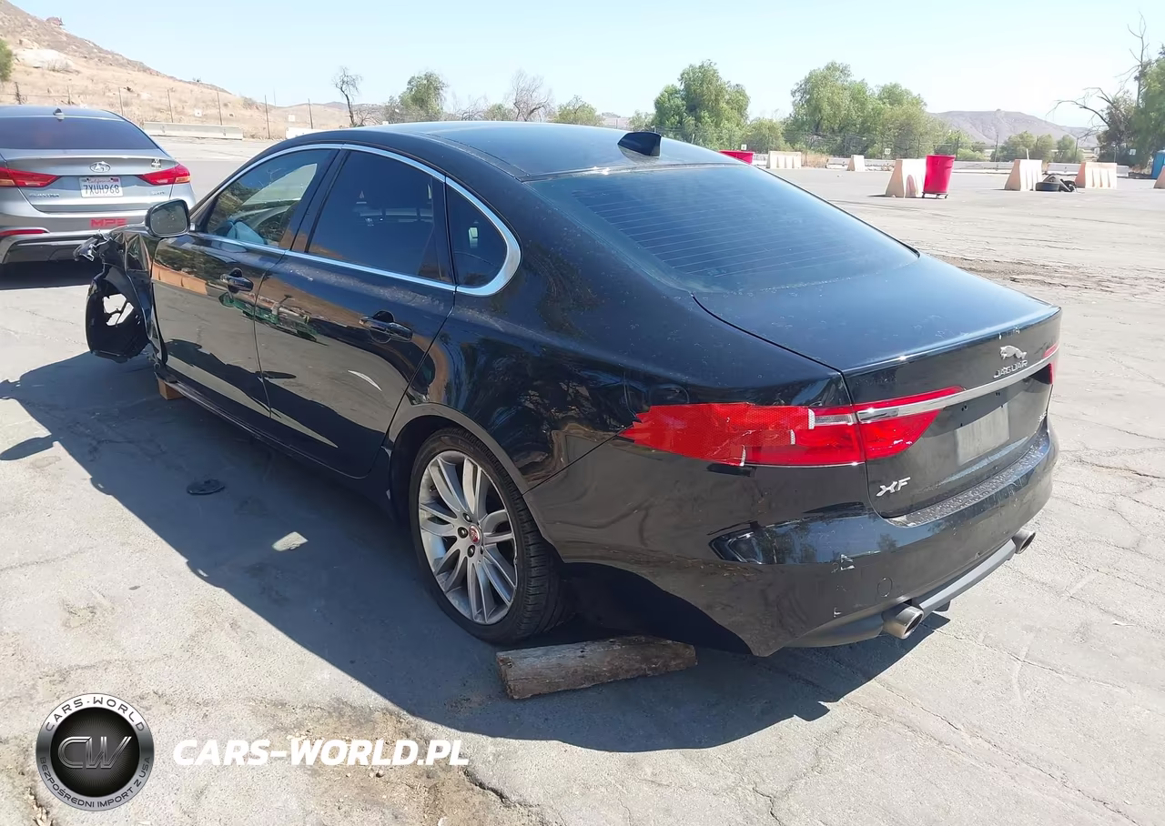 2016 Jaguar Xf 35T Prestige VIN:SAJBE4BV1GCY14159 - 3
