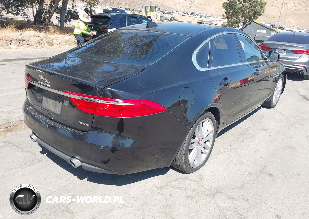 2016 Jaguar Xf 35T Prestige VIN:SAJBE4BV1GCY14159 - 4