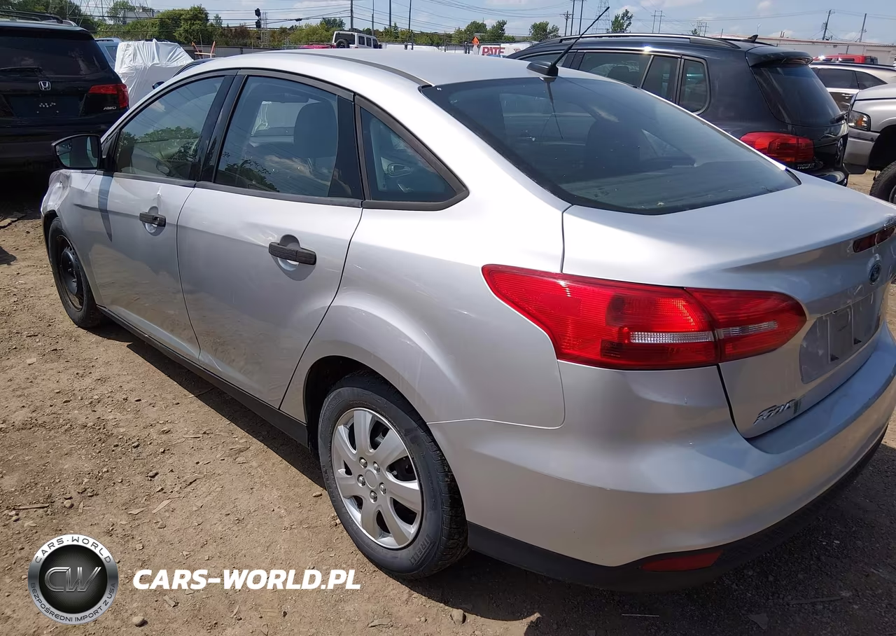 2017 Ford Focus S VIN:1FADP3E21HL276163 - 3