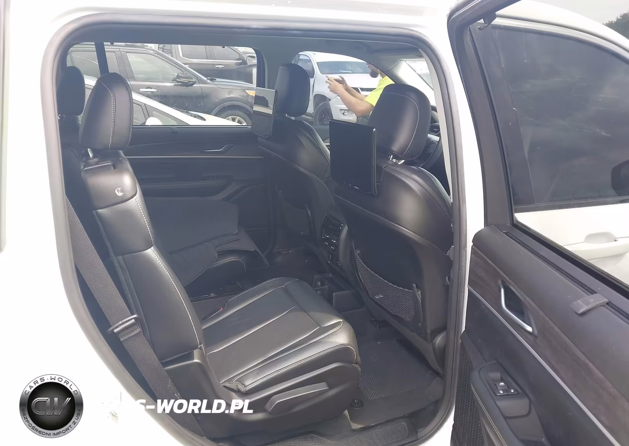 2023 Jeep Grand Cherokee L Limited 4X4 VIN:1C4RJKBG3P8875756 - 8