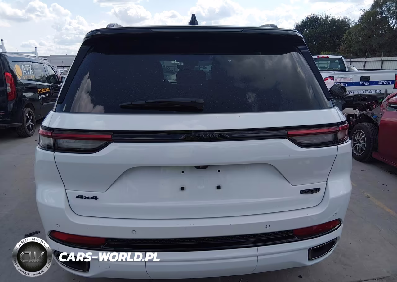 2025 Jeep Grand Cherokee Summit 4X4 VIN:1C4RJHEG5S8644235 - 17