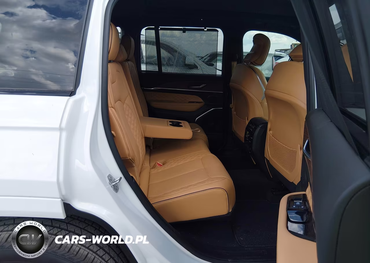 2025 Jeep Grand Cherokee Summit 4X4 VIN:1C4RJHEG5S8644235 - 8