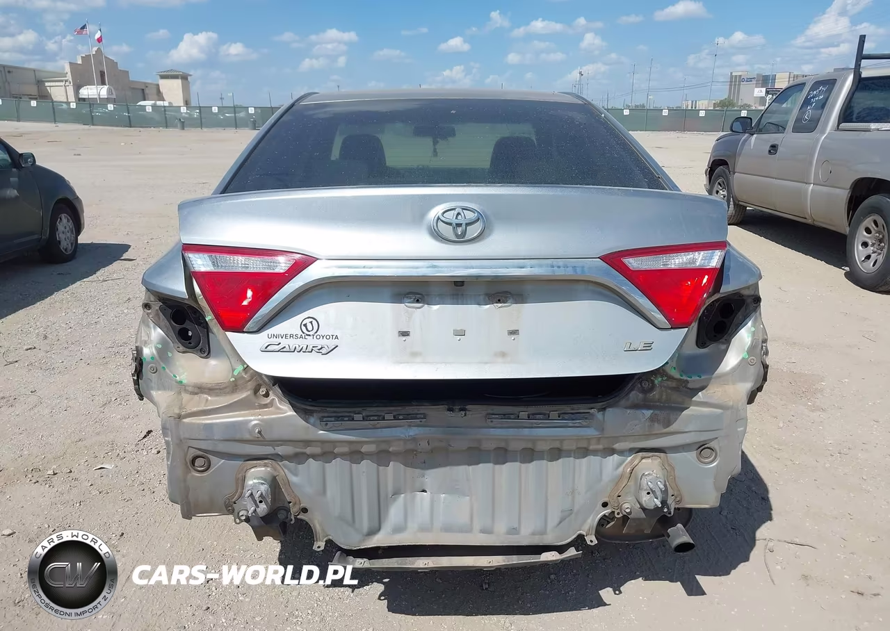 2016 Toyota Camry Le VIN:4T4BF1FKXGR584174 - 17