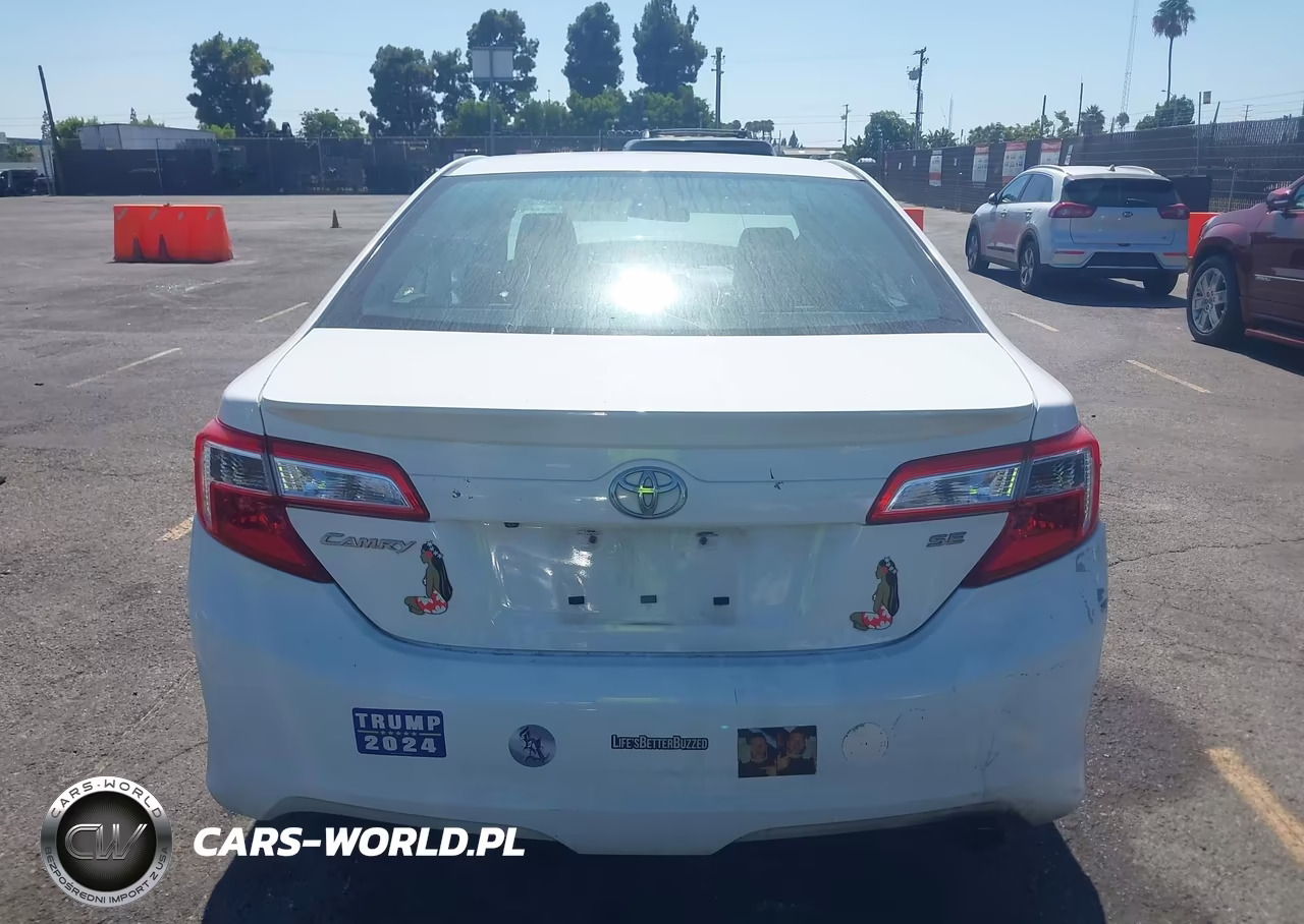 2014 Toyota Camry Se VIN:4T1BF1FK8EU821736 - 16