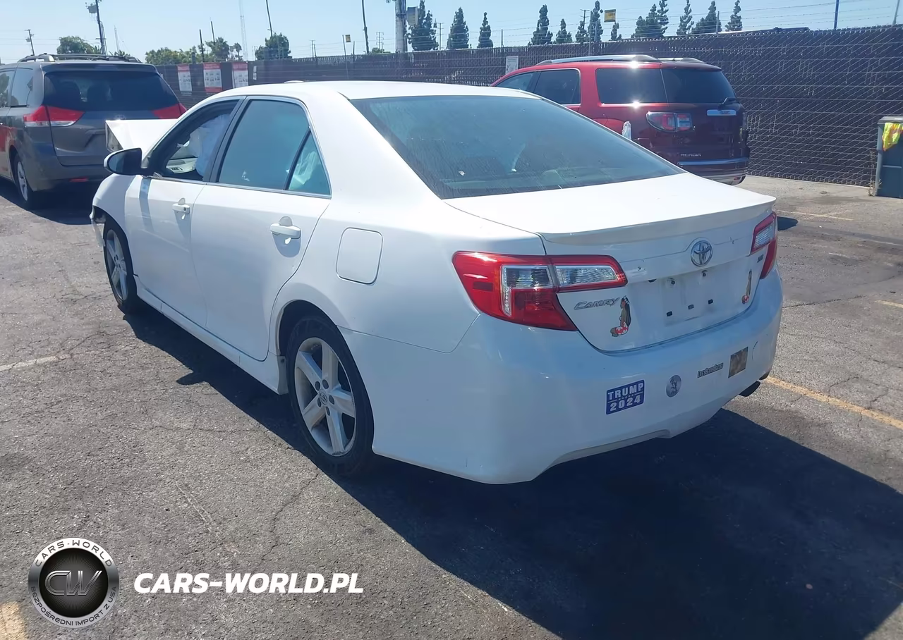 2014 Toyota Camry Se VIN:4T1BF1FK8EU821736 - 3