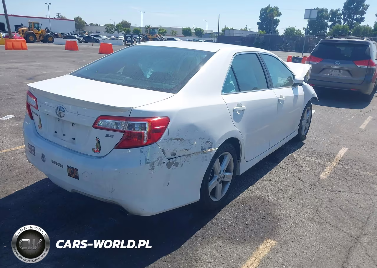 2014 Toyota Camry Se VIN:4T1BF1FK8EU821736 - 4
