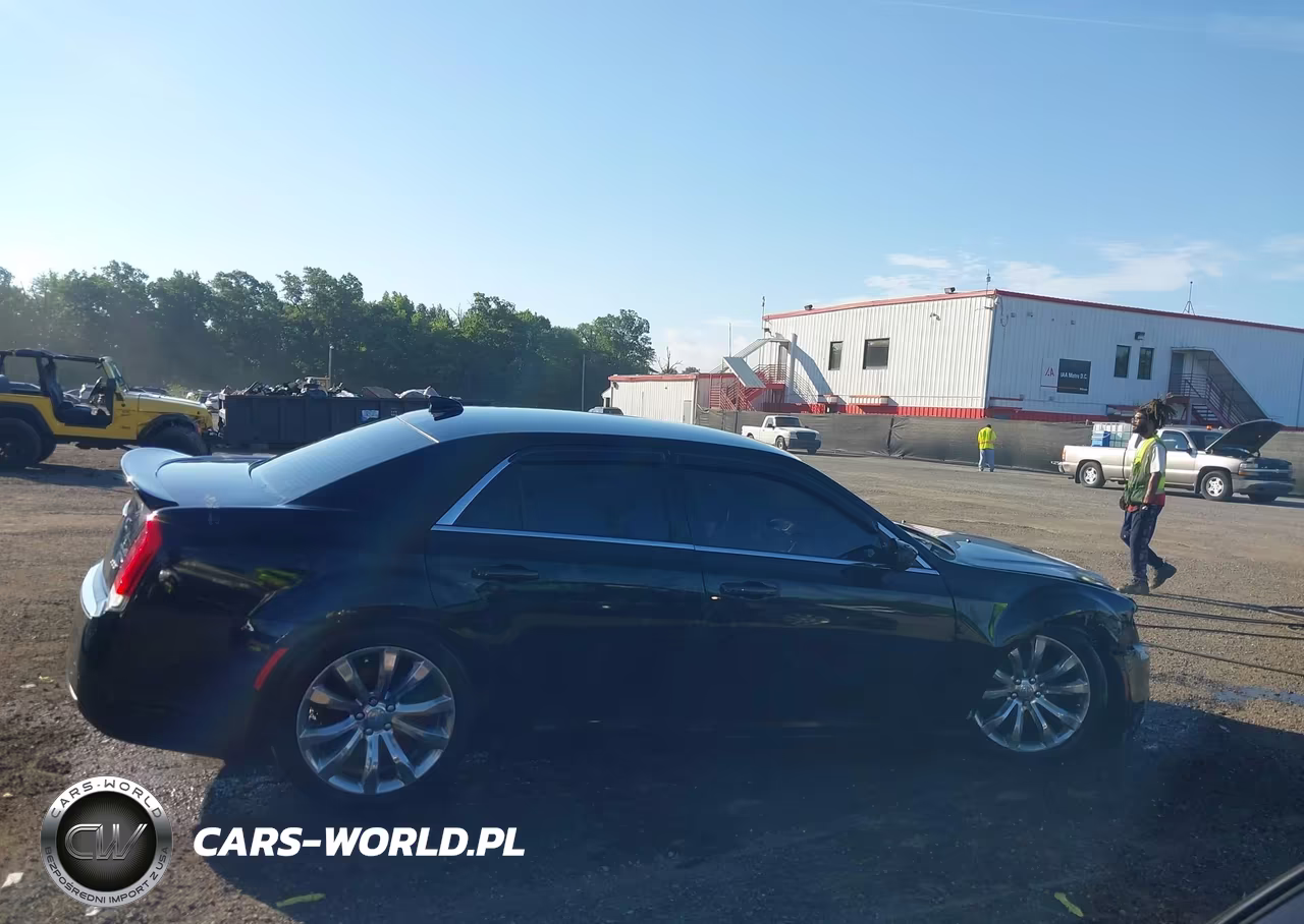 2018 Chrysler 300 Limited VIN:2C3CCAEG9JH136788 - 13
