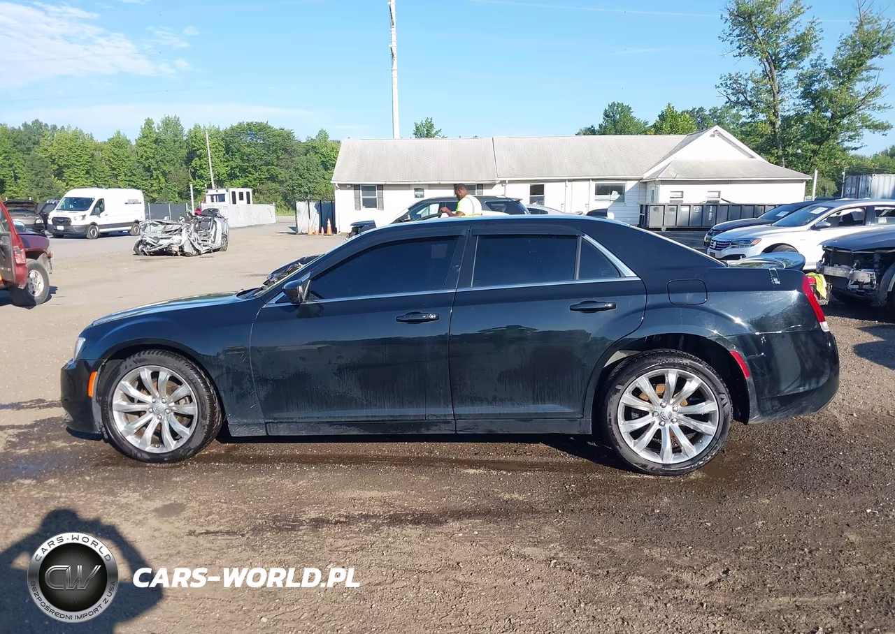 2018 Chrysler 300 Limited VIN:2C3CCAEG9JH136788 - 14