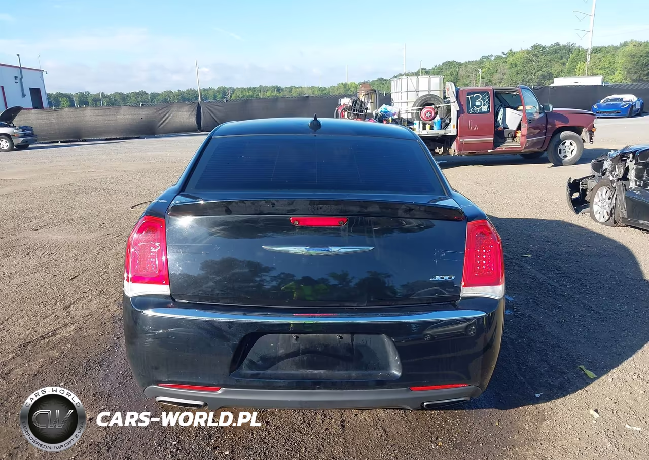 2018 Chrysler 300 Limited VIN:2C3CCAEG9JH136788 - 16